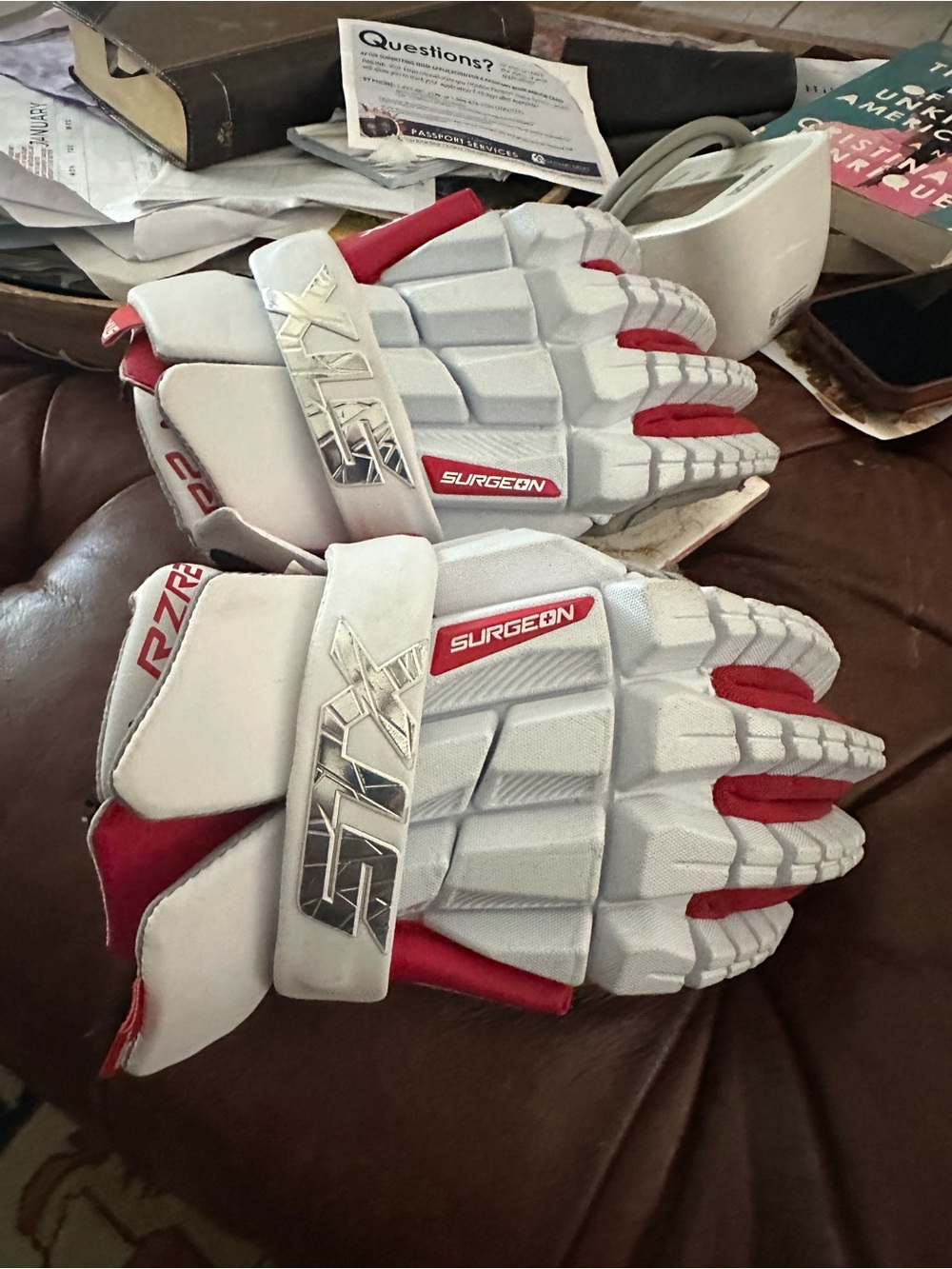 Surgeon RZR Pro White and Red Men’s Lacrosse Gloves Suze med